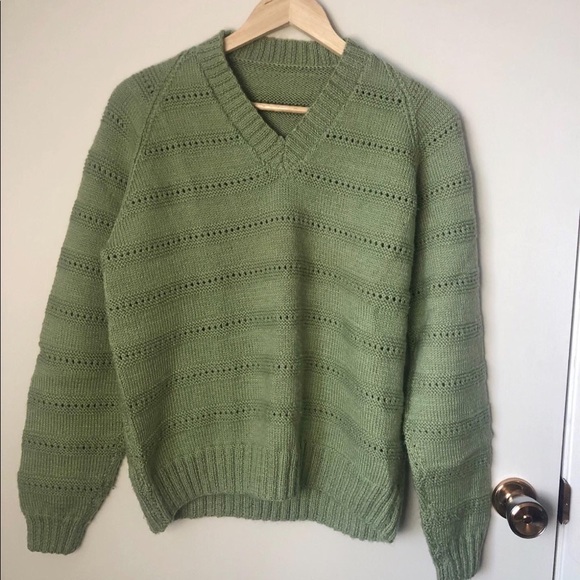 ✿ Green Knit V-Neck Sweater Size M - Picture 1 of 4
